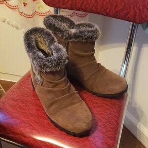 Khombu Lisa All Weather Boots Size 9